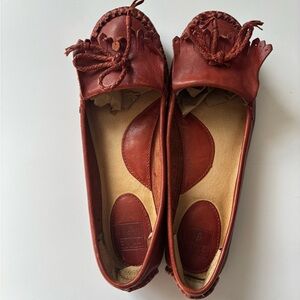 Frye Women's Leather Moccasins / Driving Flats Redish Brown Tassle Size 8
